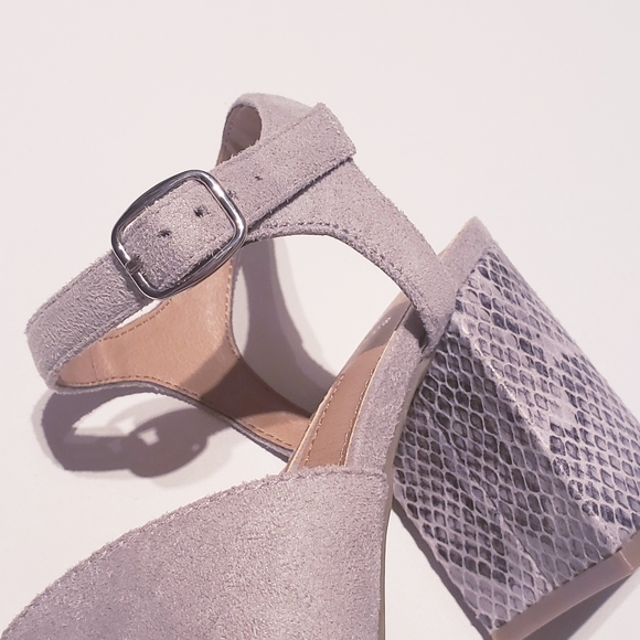 New Directions Gray Snakeskin Block Heel Sandal - Picture 8 of 9